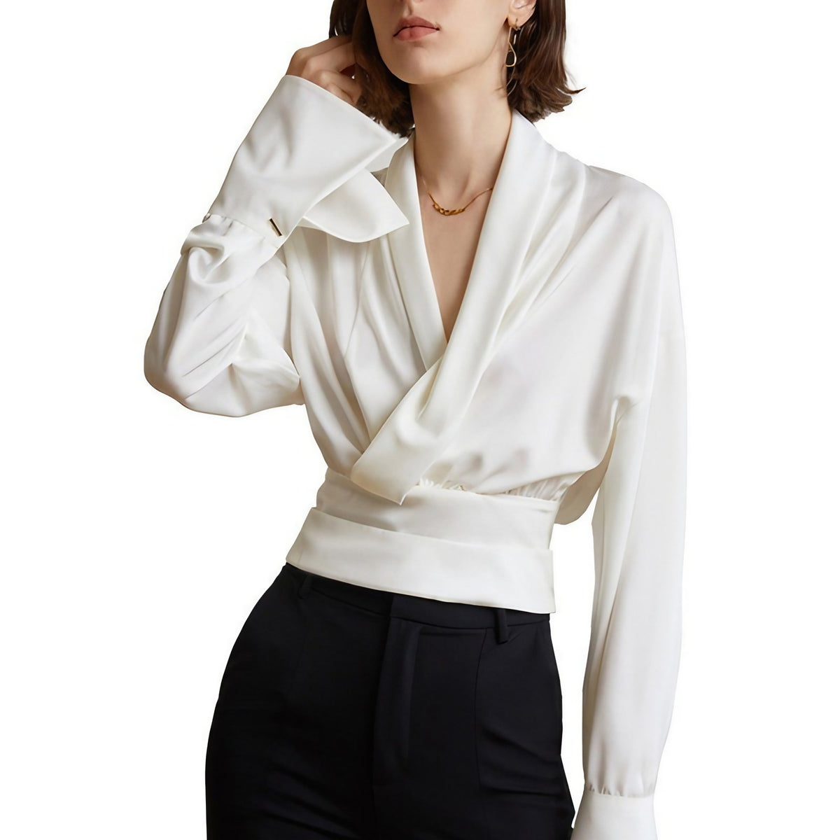 Blouse blanche femme à manches courtes bouffantes et col V