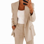 Tailleur pantalon femme, blazer col V et pantalon large, beige