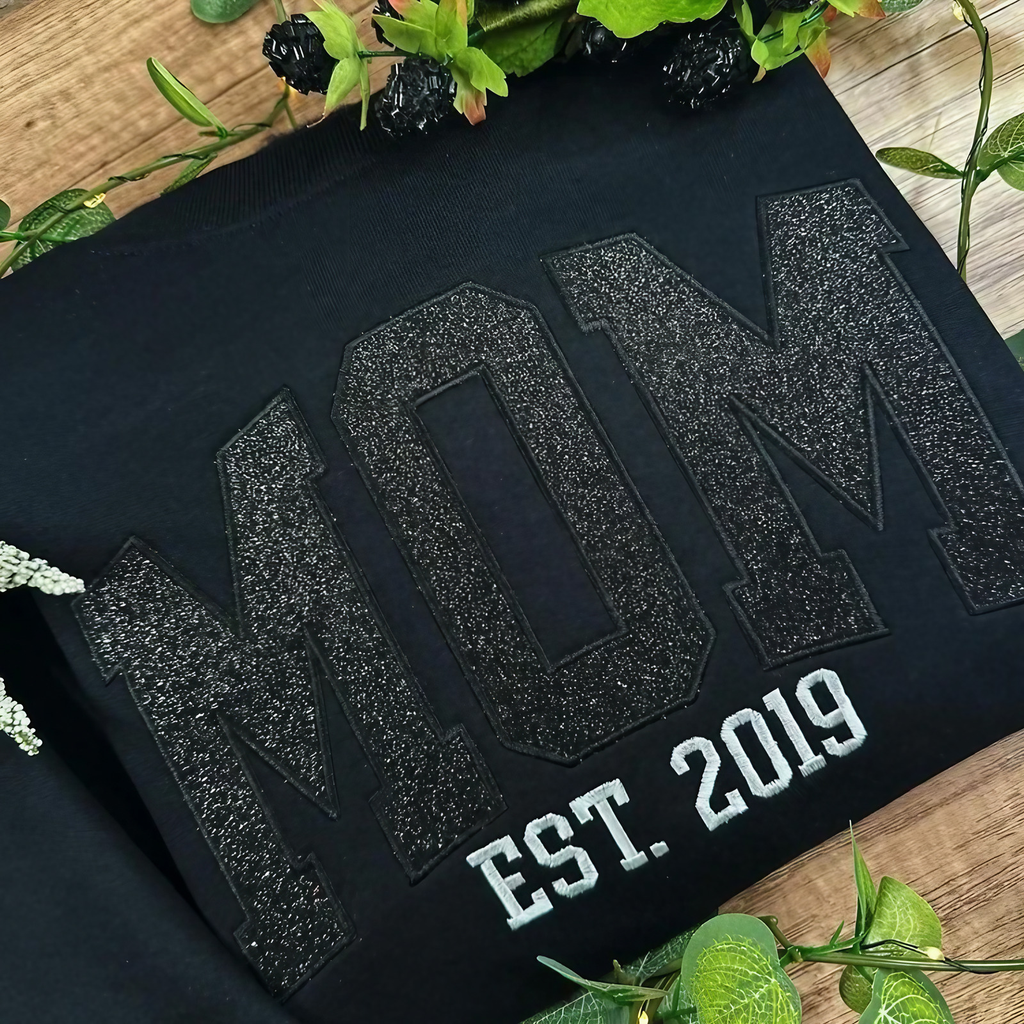 Sweat maman personnalisé, prénoms brodés sur la manche
