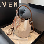 Sac seau femme tressé en similicuir, fermeture aimantée, beige