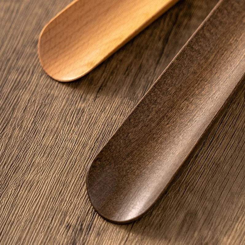Chausse-pied long en bois à aimant, manche de 55 cm
