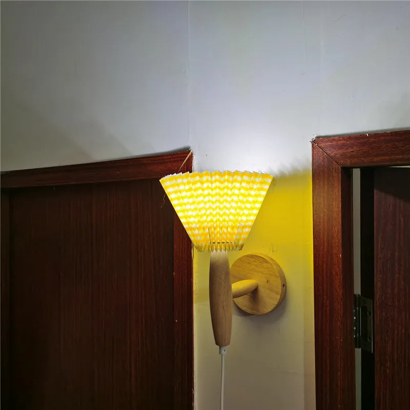 Applique murale nordique en bois, abat-jour plissé en tissu, LED