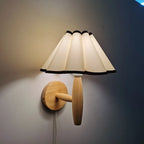 Applique murale nordique en bois, abat-jour plissé en tissu, LED