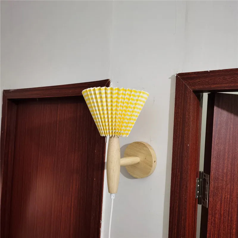 Applique murale nordique en bois, abat-jour plissé en tissu, LED