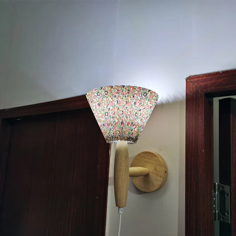 Applique murale nordique en bois, abat-jour plissé en tissu, LED