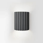 Applique murale LED en résine, format compact 16,5 x 14 x 8 cm, gris
