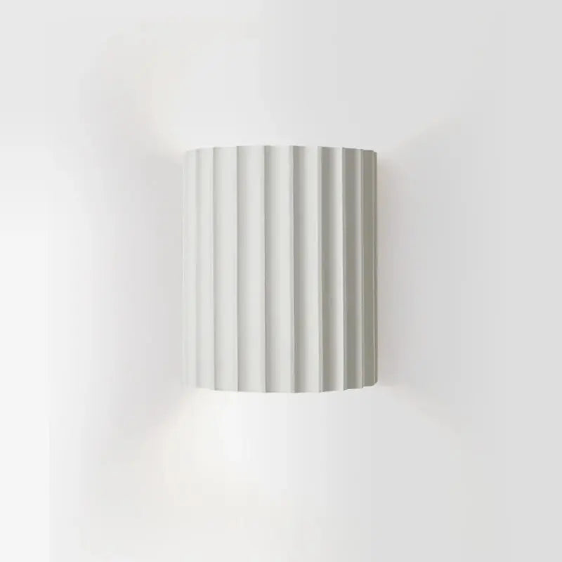 Applique murale LED en résine, format compact 16,5 x 14 x 8 cm, blanc