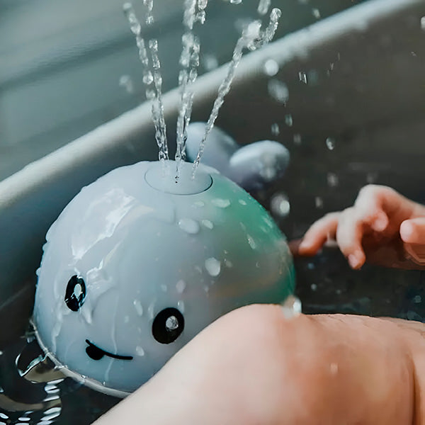 Jouet de bain baleine lumineuse à jets d'eau pour enfant