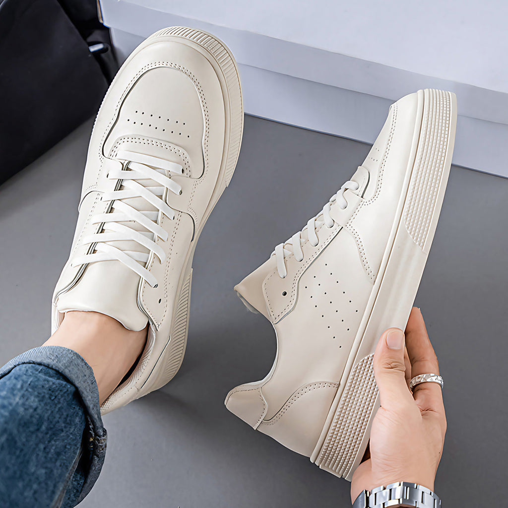 Baskets homme à perforations latérales, blanc ou noir, blanc