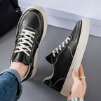 Baskets homme à perforations latérales, blanc ou noir, noir