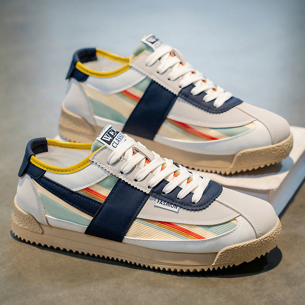 Baskets homme bicolores beige et bleu ou beige et vert, beige et bleu