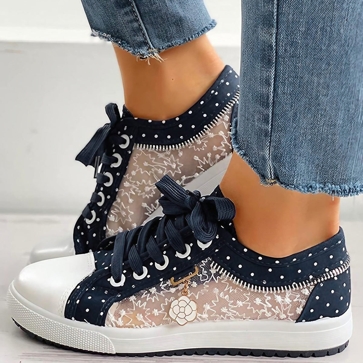 Baskets basses femme à lacets, semelle rembourrée, tons bleus, bleu royal transparent