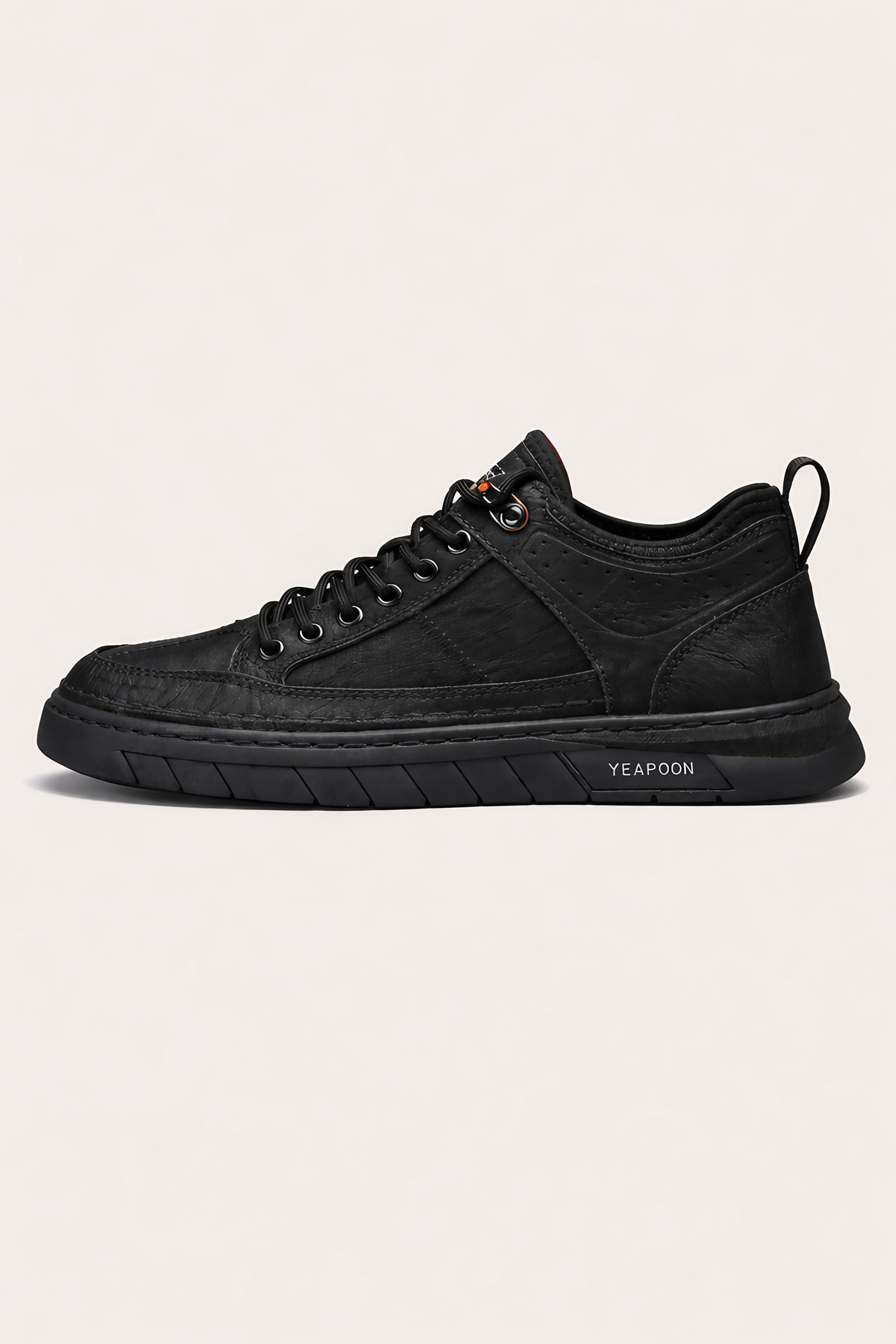 Baskets homme à finition lisse, noir ou gris, du 39 au 44
