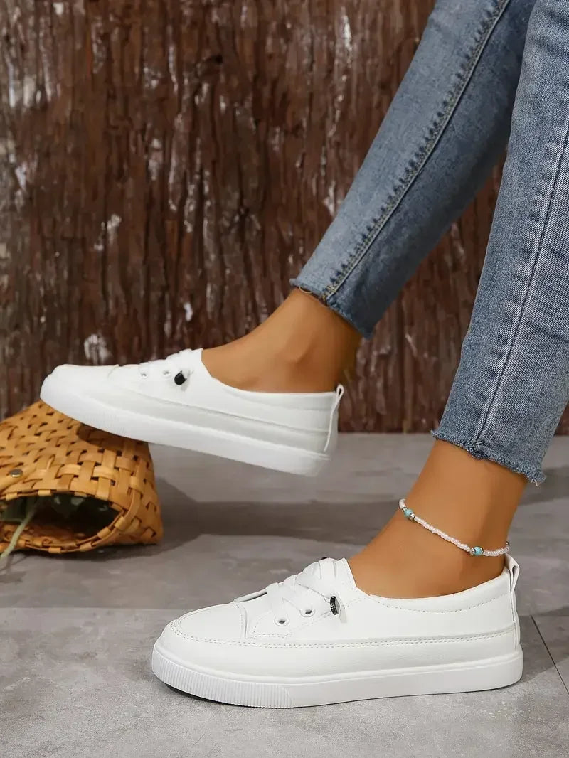 Baskets blanches femme plates à lacets, bout rond