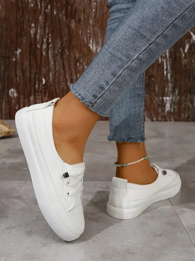 Baskets blanches femme plates à lacets, bout rond