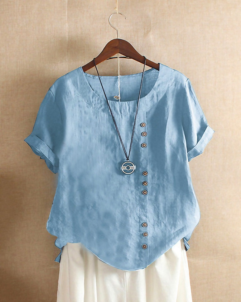 Blouse femme à manches courtes, col rond et devant boutonné, bleu ciel