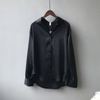 Blouse femme coupe droite, col ouvert, manches retroussables, noir