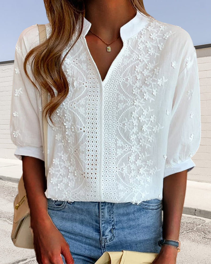 Blouse blanche femme à col V et manches bouffantes