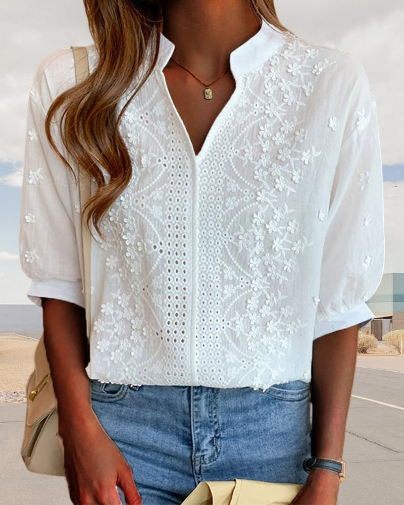 Blouse blanche femme à col V et manches bouffantes