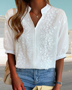 Blouse blanche femme à col V et manches bouffantes