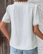 Blouse blanche femme à dentelle et manches bouffantes, col rond
