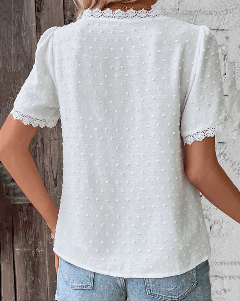Blouse blanche femme à dentelle et manches bouffantes, col rond