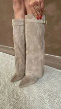 Bottes hautes femme à bout pointu et talon compensé caché, beige