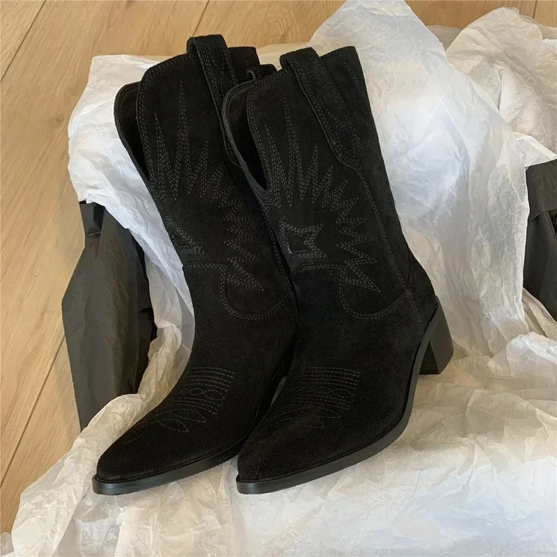 Bottes western femme brodées, bout pointu et talon cubain, noir