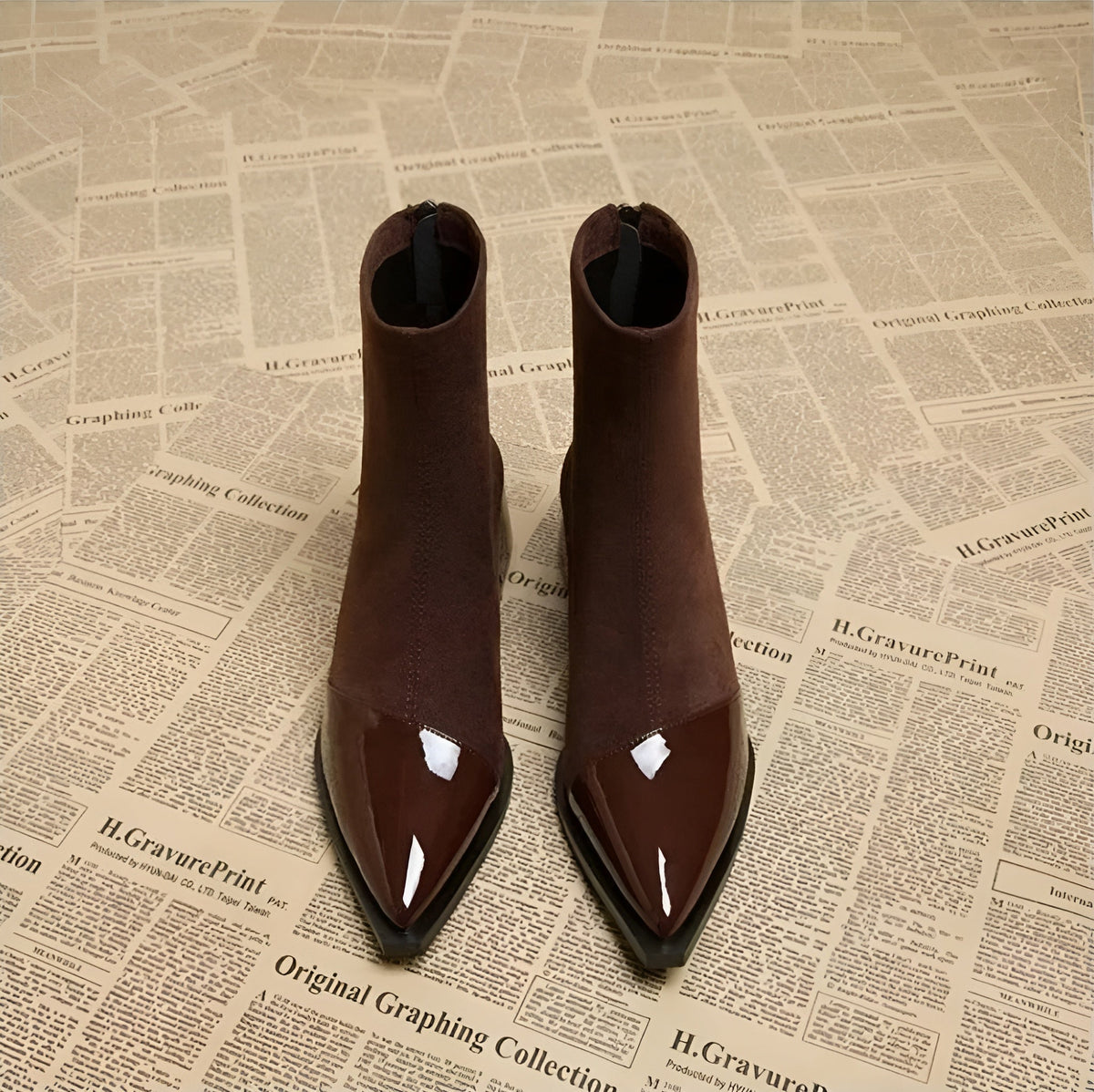 Bottines femme à talon bloc et détails brillants, noir ou marron