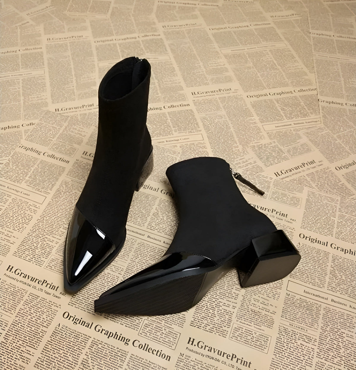 Bottines femme à talon bloc et détails brillants, noir ou marron