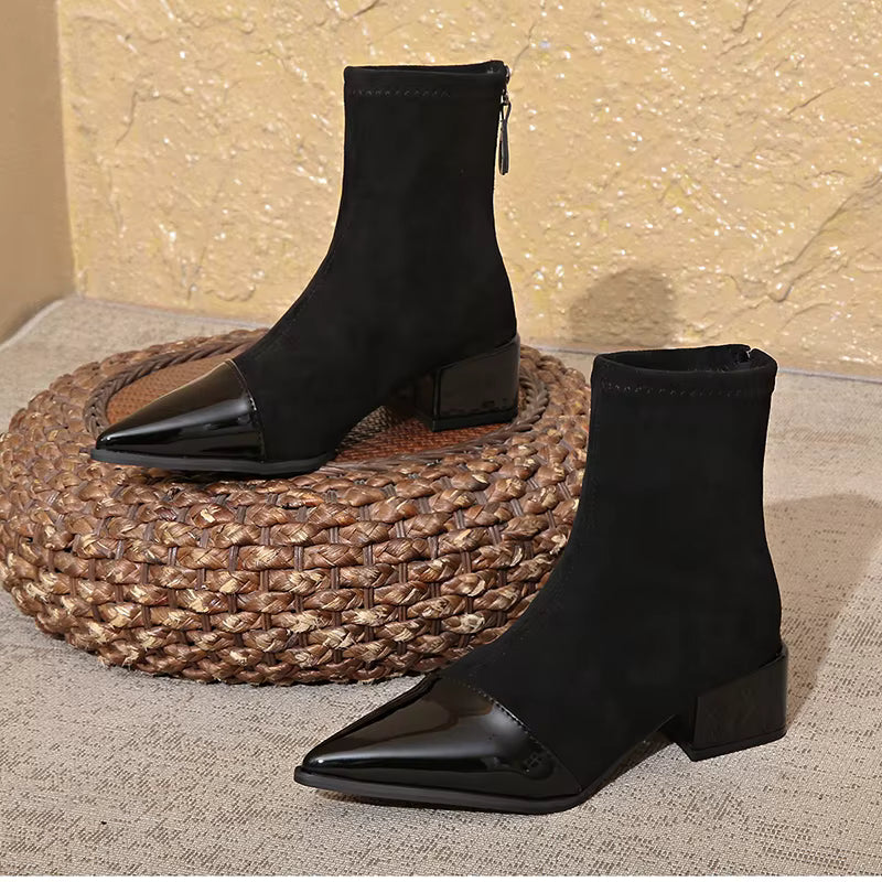 Bottines femme à talon bloc et détails brillants, noir ou marron