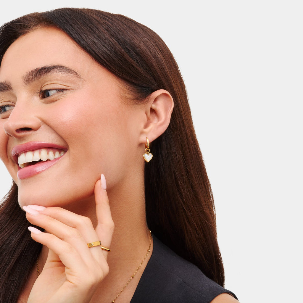 Créoles dorées femme à pendentif cœur en quartz blanc
