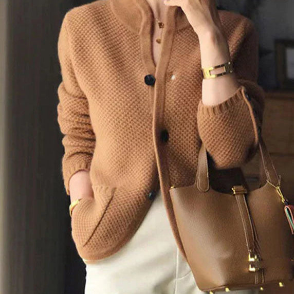 Cardigan femme coupe près du corps, blanc cassé ou marron