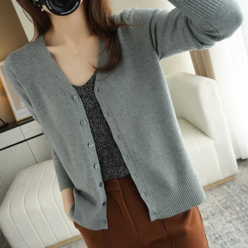 Cardigan femme col V en maille douce, seize coloris, gris