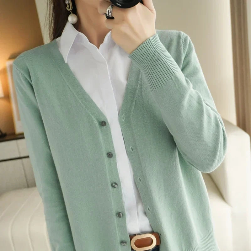 Cardigan femme col V en maille douce, seize coloris, vert haricot