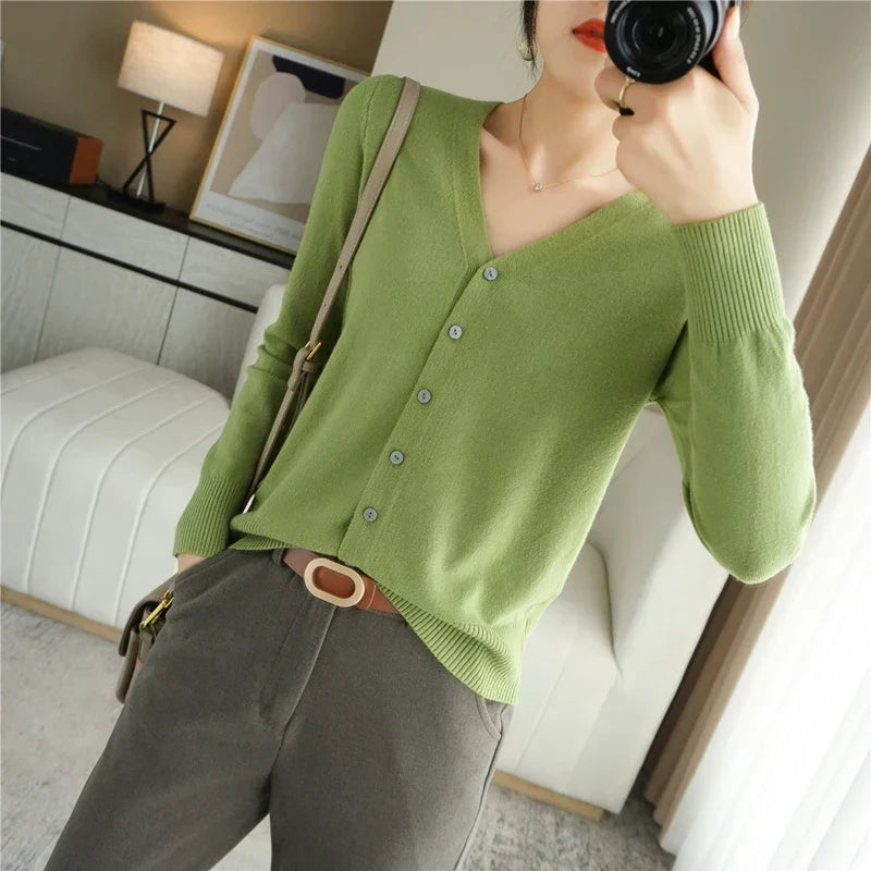 Cardigan femme col V en maille douce, seize coloris, vert herbe