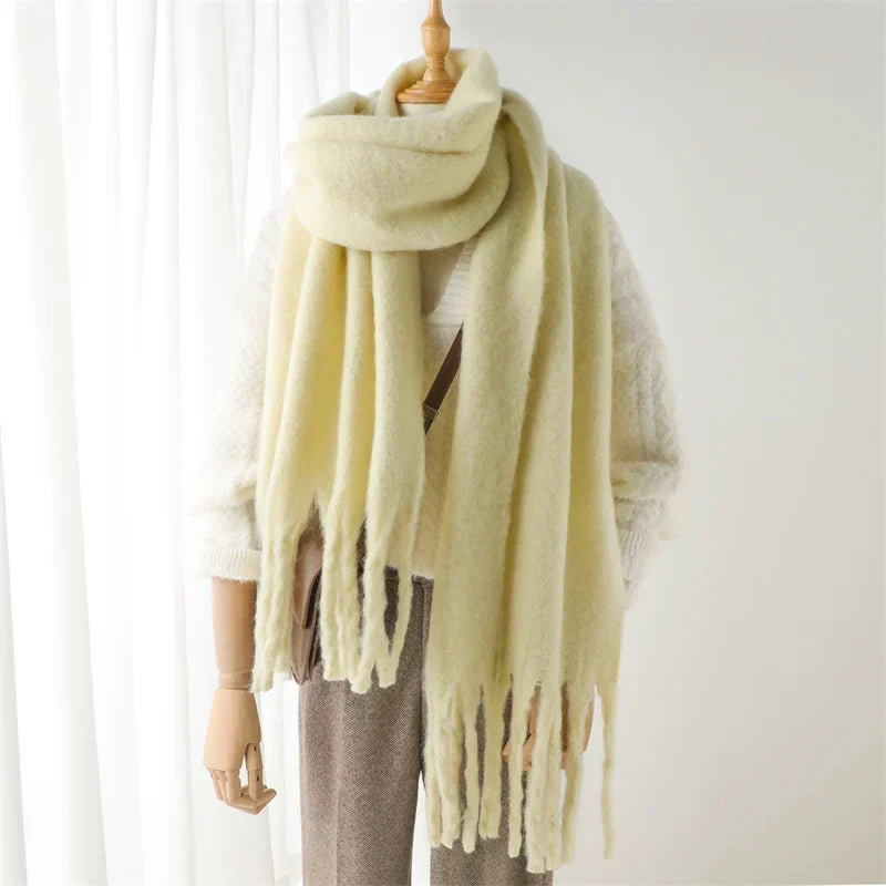 Écharpe femme à gros pompons, 240 x 38 cm, vingt et un coloris, beige