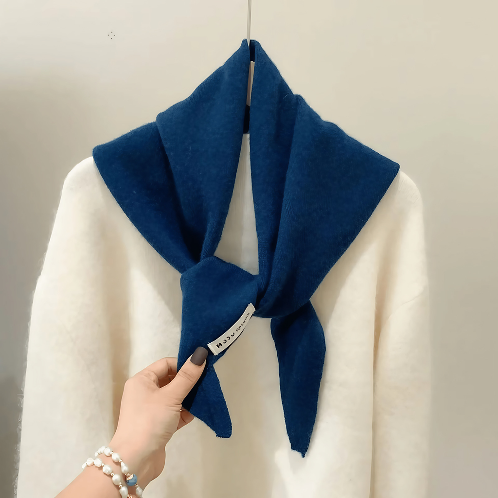 Écharpe triangle femme 110 x 38 cm, onze coloris, bleu