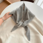Écharpe triangle femme 110 x 38 cm, onze coloris, gris clair