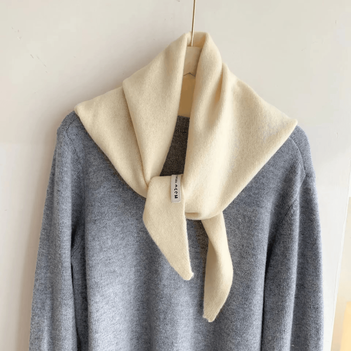 Écharpe triangle femme 110 x 38 cm, onze coloris, beige