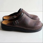 Chaussons à chaussant large et semelle rembourrée, du 38 au 47, marron