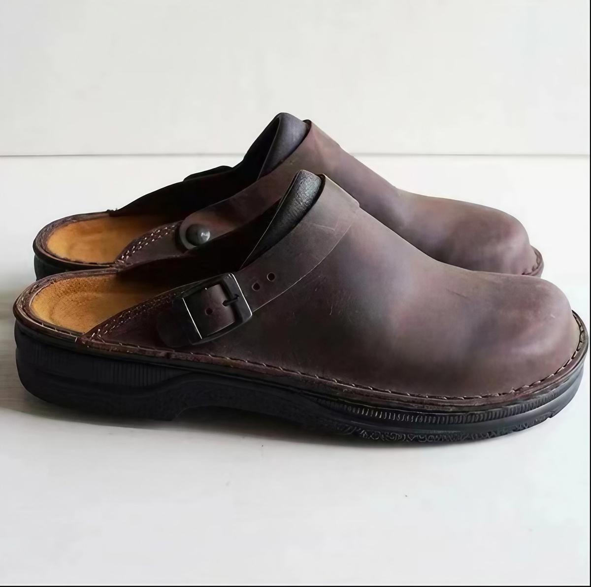 Chaussons à chaussant large et semelle rembourrée, du 38 au 47, marron