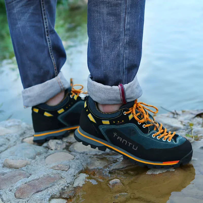 Chaussures de randonnée homme, semelle crantée, jaune ou rouge