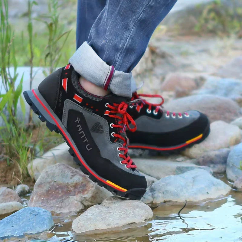 Chaussures de randonnée homme, semelle crantée, jaune ou rouge