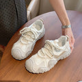 Chaussures de course femme à semelle large et sangles de maintien, beige
