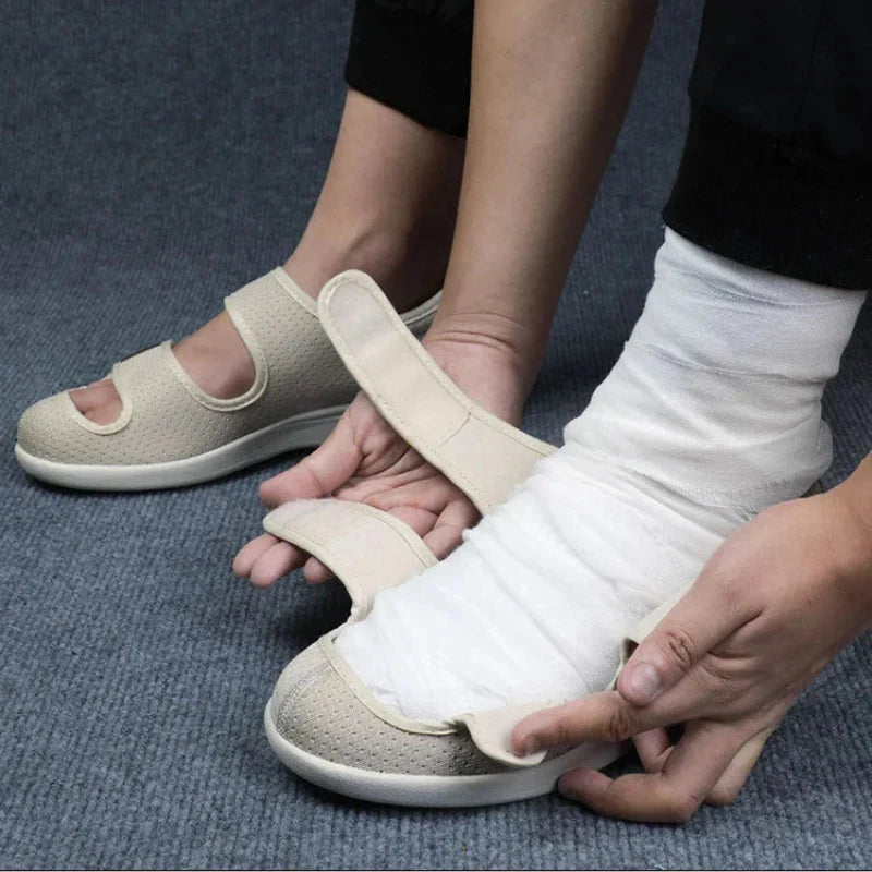 Chaussures orthopédiques ouvertes femme à scratch, maille