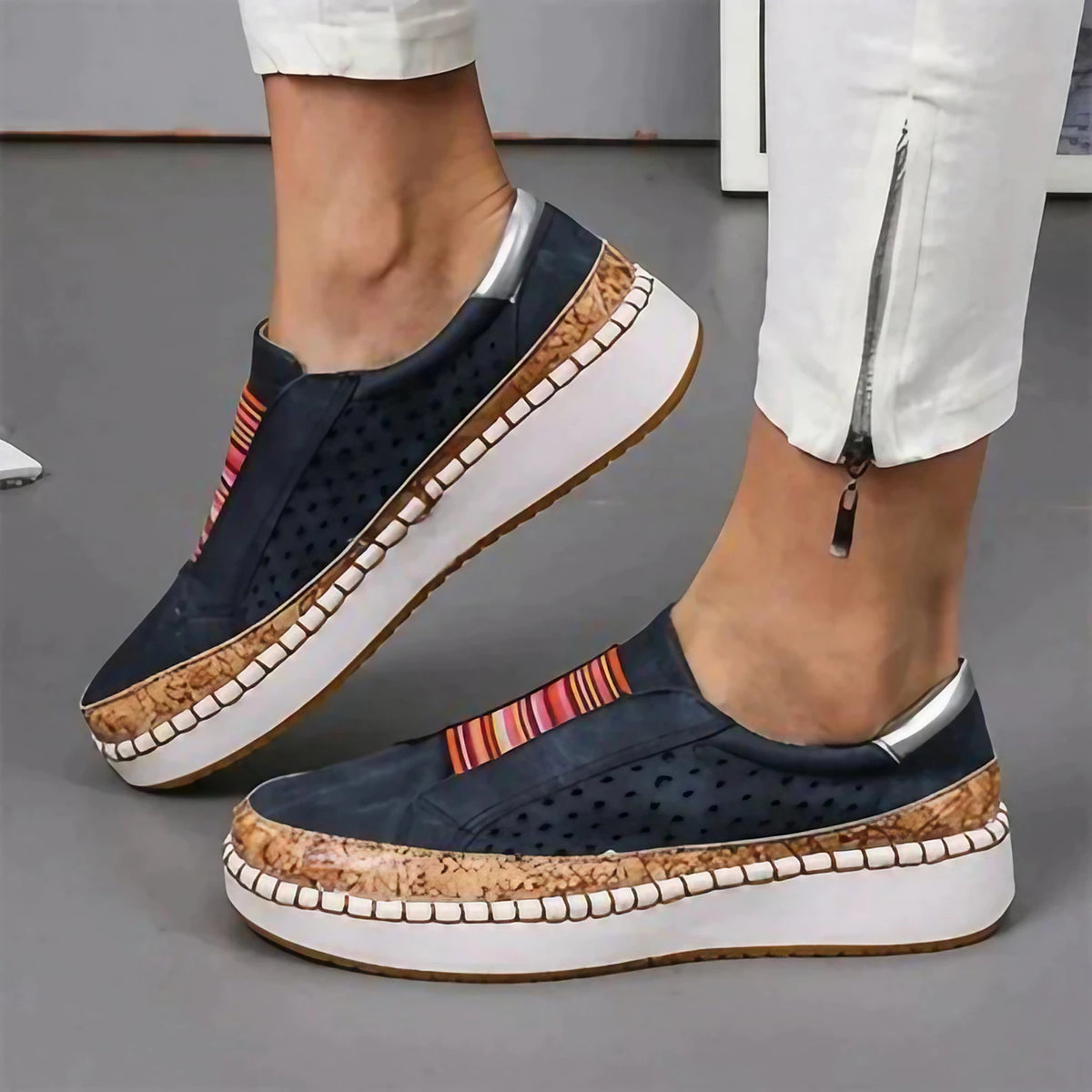 Chaussures orthopédiques femme à scratch, voûte plantaire soutenue, noir