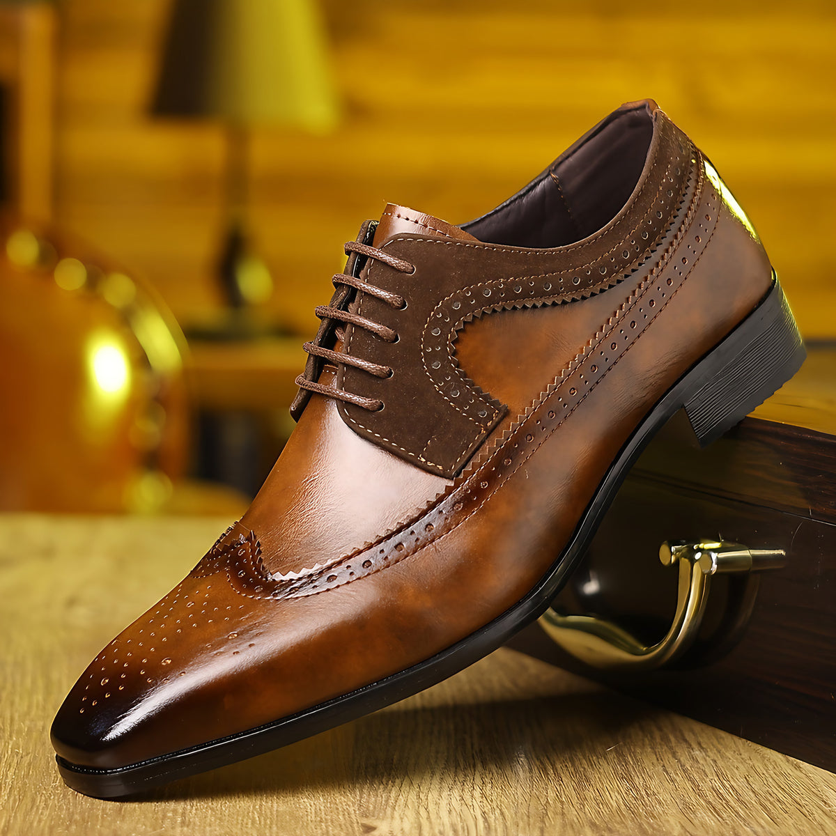 Chaussures Oxford homme à lacets, détail perforé, talon bas, marron
