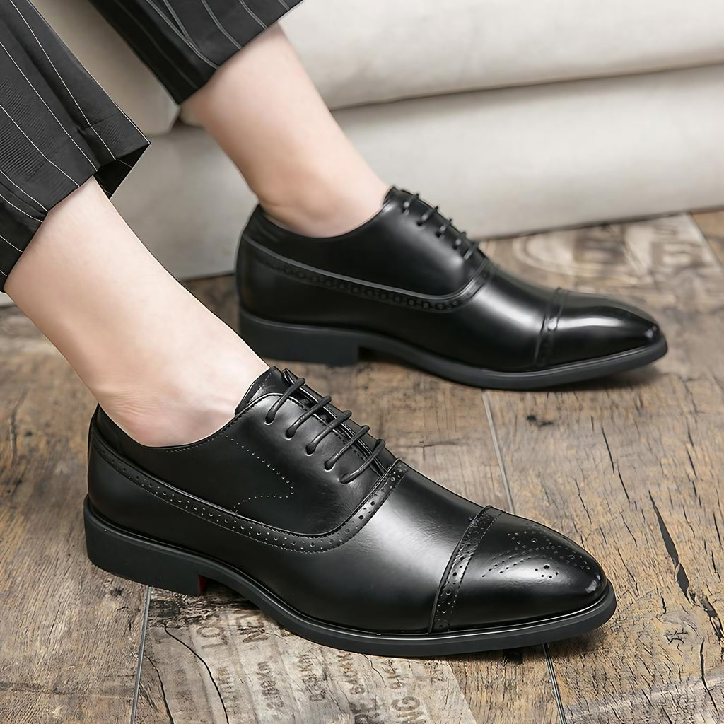 Chaussures oxford homme noires, finition lisse, détails brogue, noir