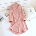 Chemise de nuit femme à rayures pastel, col à revers, rose